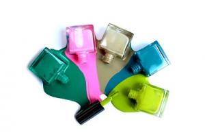 عکس با کیفیت شیشه لاک های رنگی